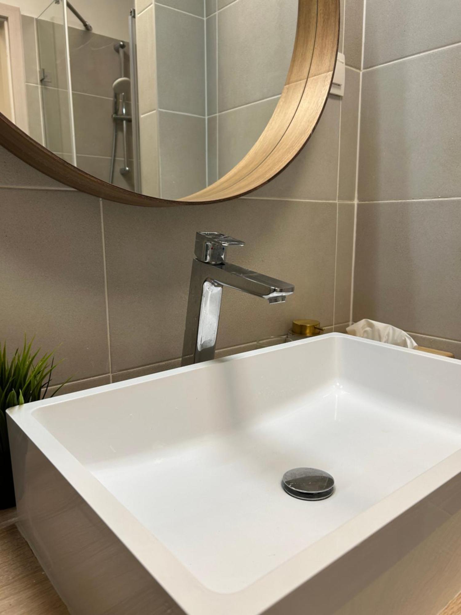 West Budapest-edge Of Downtown-free Parking Appartement