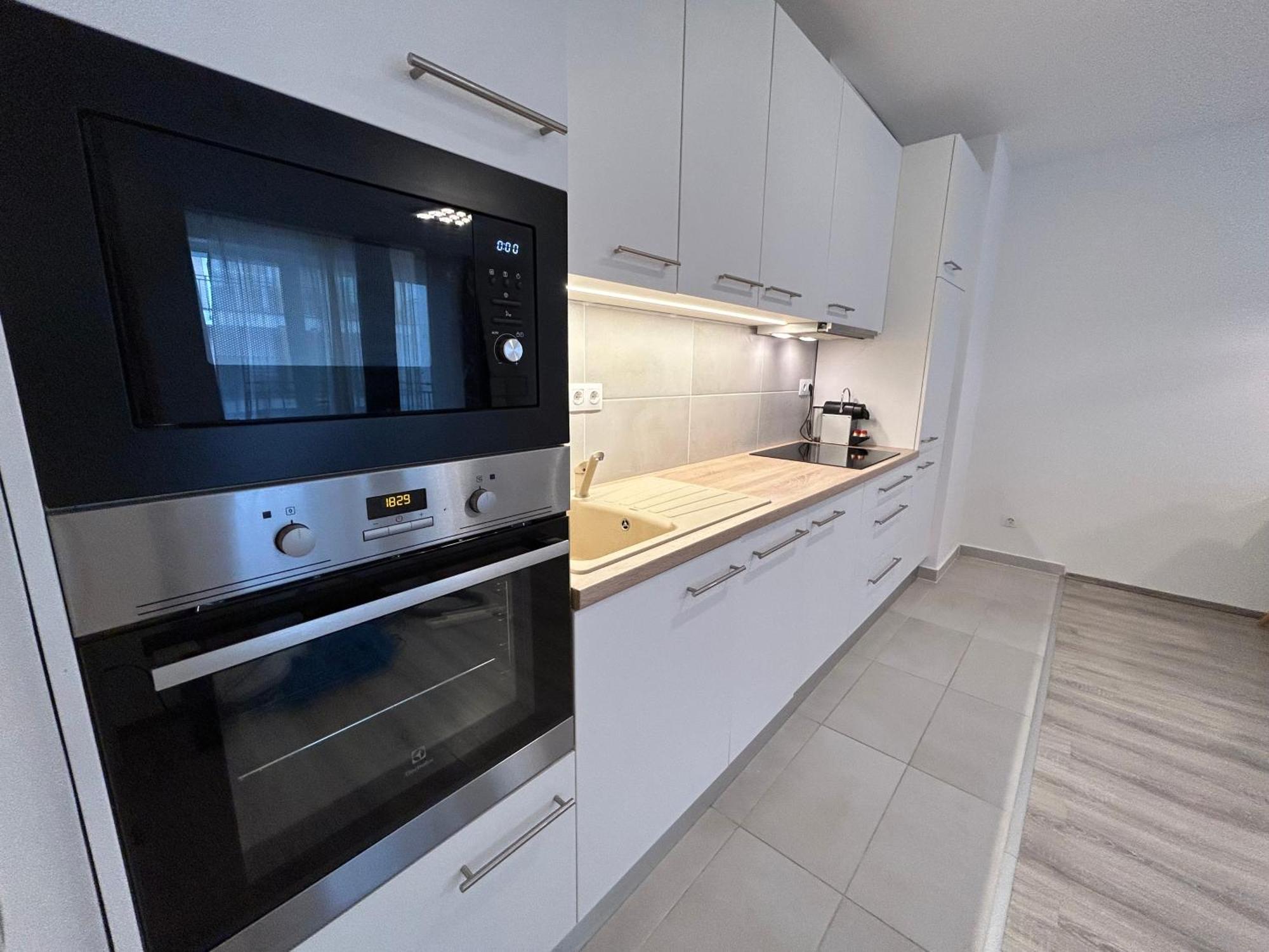 West Budapest-edge Of Downtown-free Parking * Boedapest