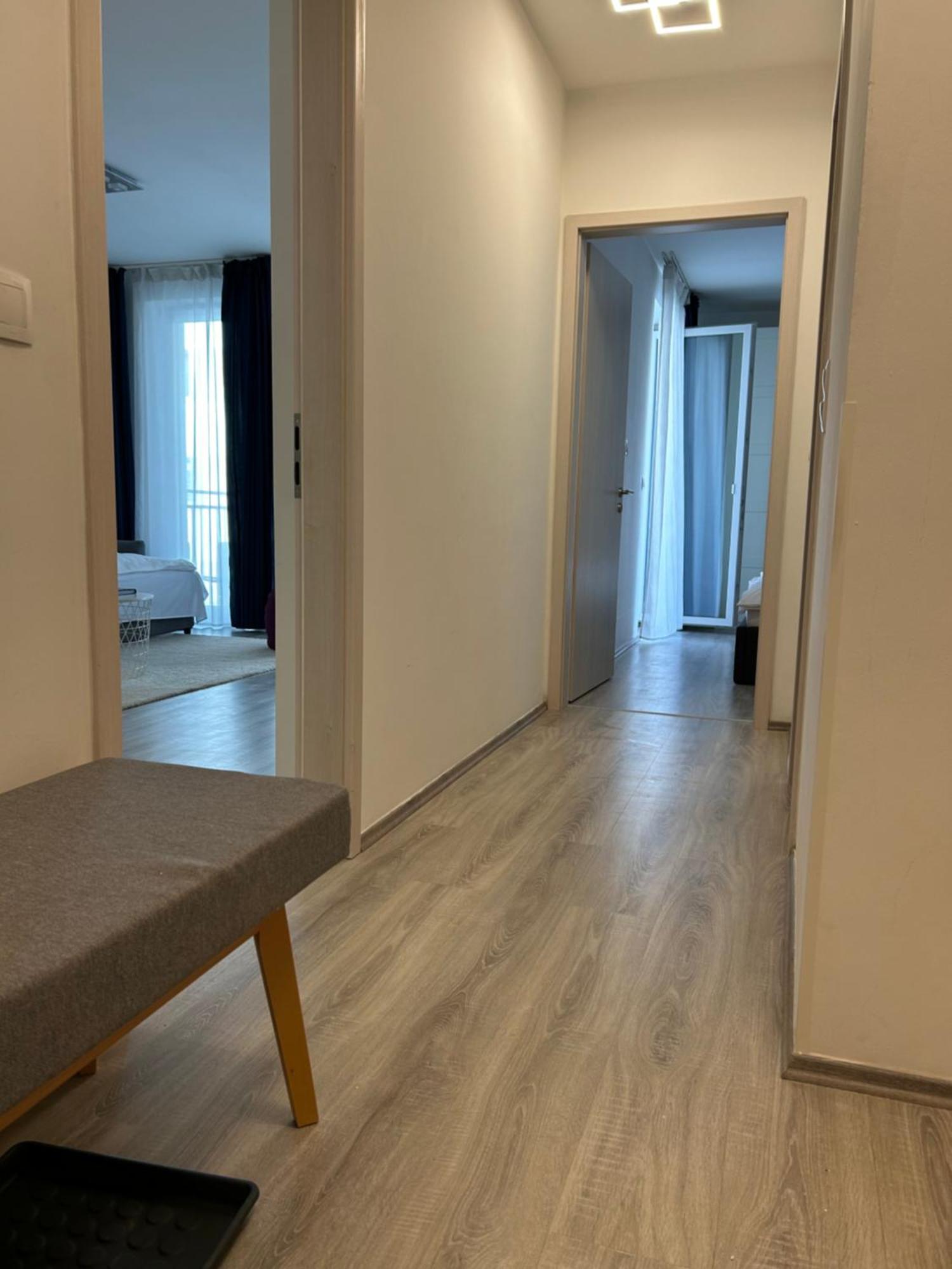 West Budapest-edge Of Downtown-free Parking Appartement