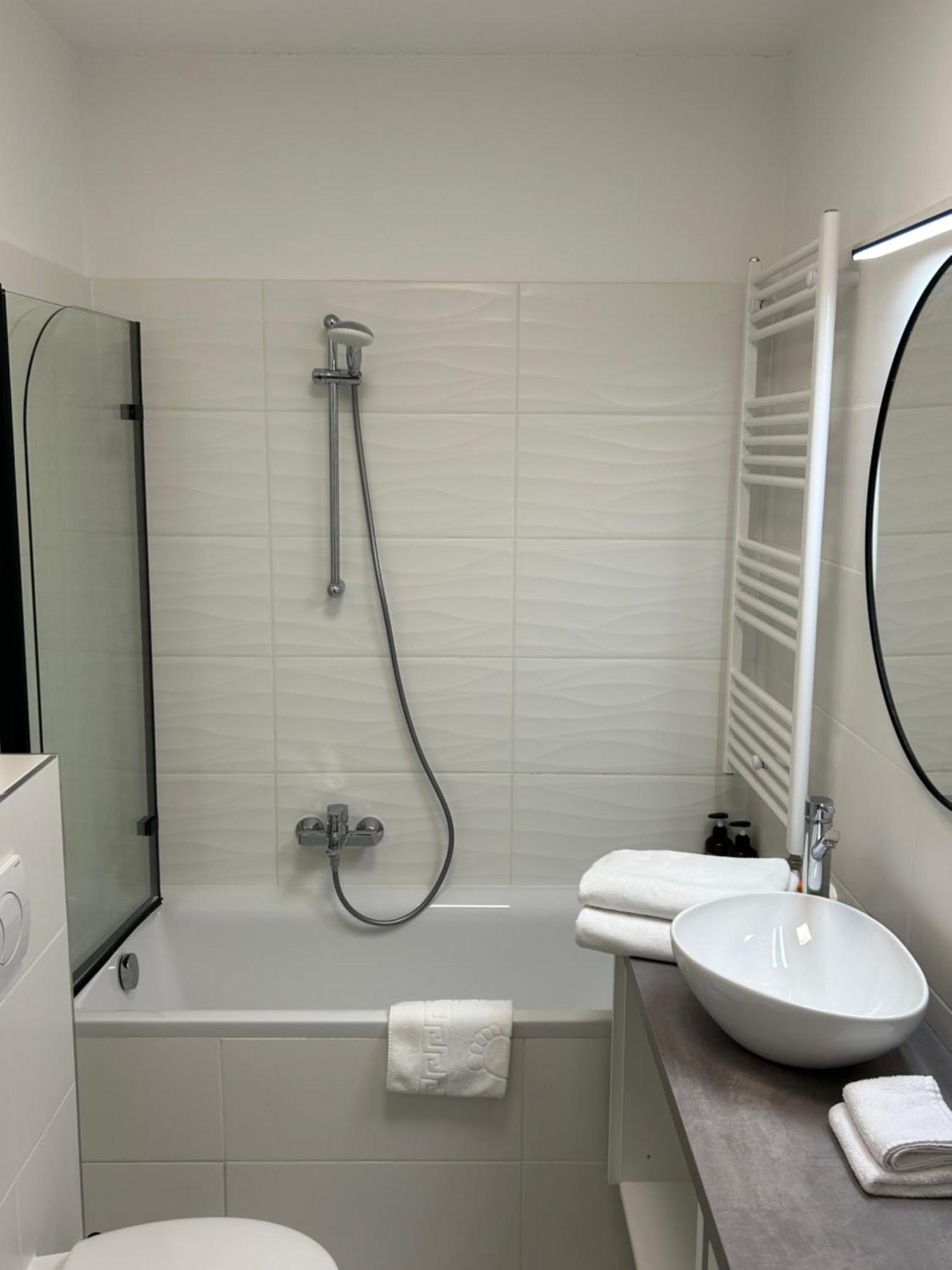 West Budapest-edge Of Downtown-free Parking * Boedapest